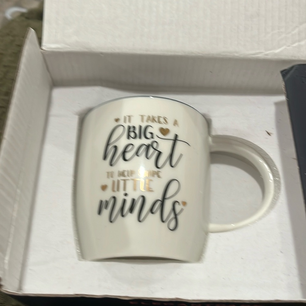 Elegant ceramic mug, NWT, new in box,
